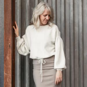 Woman wearing white knitted Gathered sleeve sweater